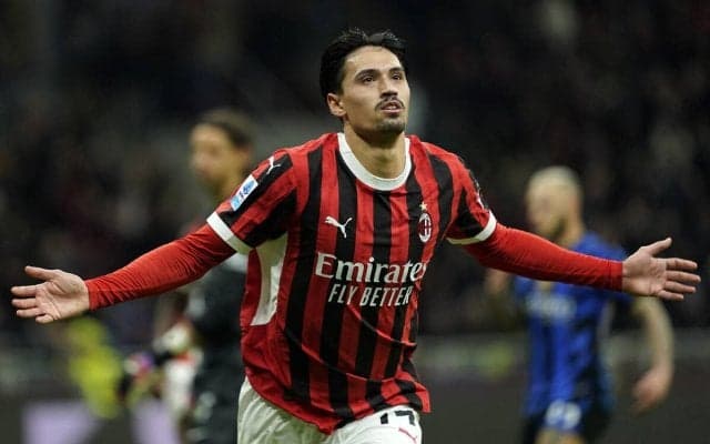 シティがミランの中心を担うラインデルスに関心か? ミランは 移籍金116億円程度を要求か