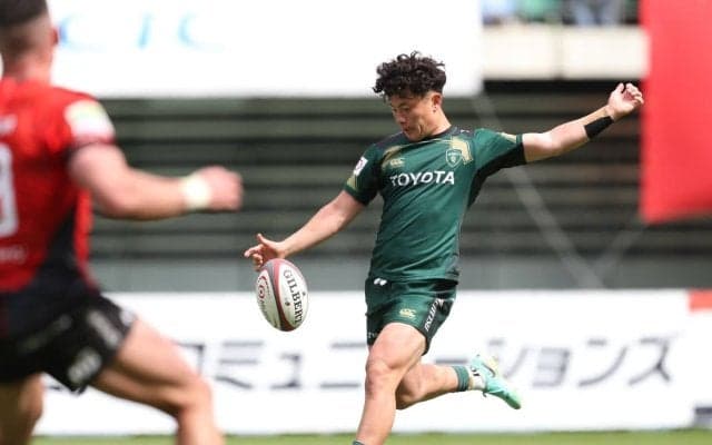 パスに、キックに、ゲームコントロールに。入社式を2日後に控えた10番が導いた逆転勝利