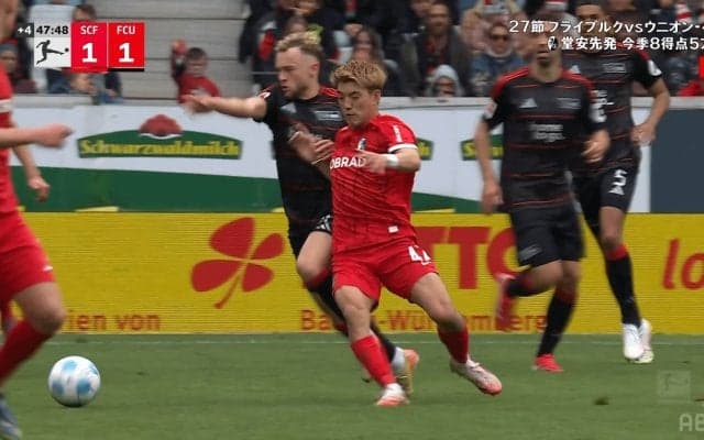 スタジアム大歓声！ 堂安律の“鬼トランジション”を日本代表レジェンドが絶賛「一人だけ早い」爆速プレスバック→強靭デュエルで敵カウンターを潰した瞬間