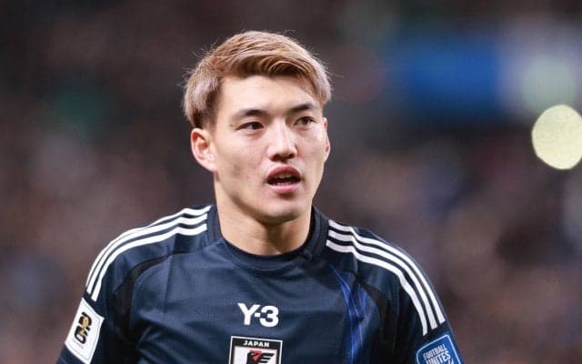 「めちゃめちゃ美男美女」「ラブラブ感半端無い」堂安律が妻との2ショット披露でファンも大興奮「笑顔が良い」