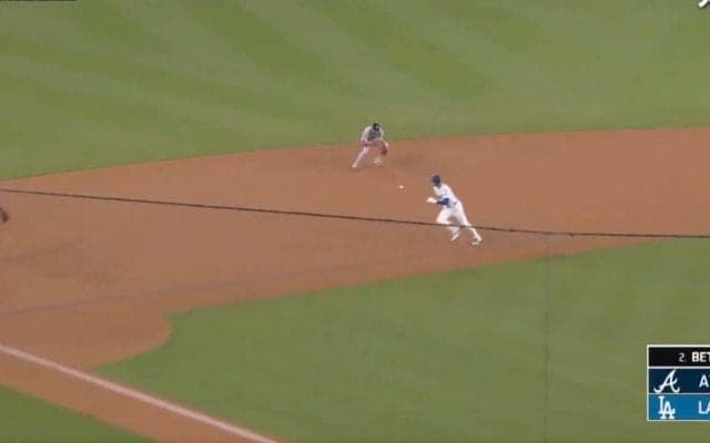 え、行くの…！？ 大谷翔平、まさかの“神走塁”「すげええ！」 “抜け目ない”爆走ランニングに騒然「スタート切るのスゴい」