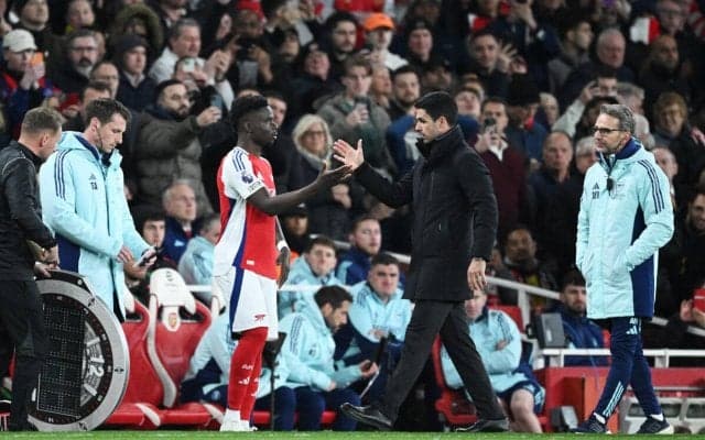 アルテタ監督はサカの復帰弾を喜ぶもガブリエウとティンバーの負傷を憂う｢代えの利かない二人｣