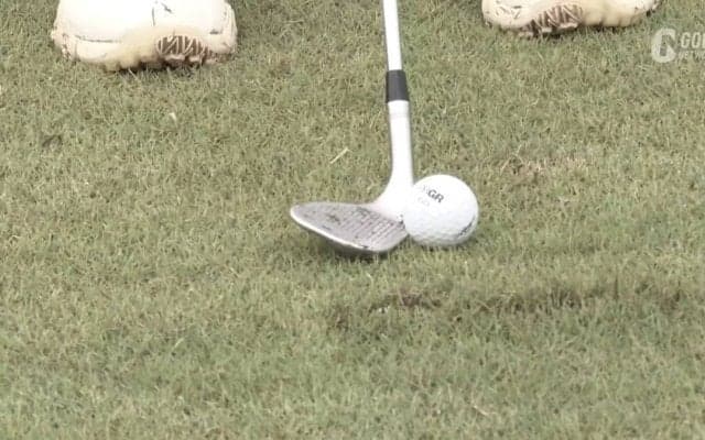 芝が薄いライから打つときは「フェースを開いて地面にソールを当てる」が正解