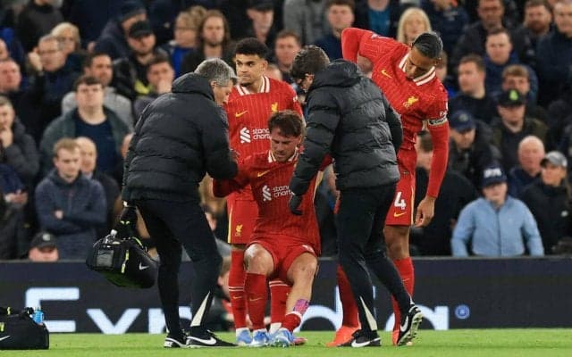 マク・アリスターへのタルコウスキの危険なスライディングタックルが物議、スロット監督は退場にならなかったことに｢驚いていない｣と皮肉