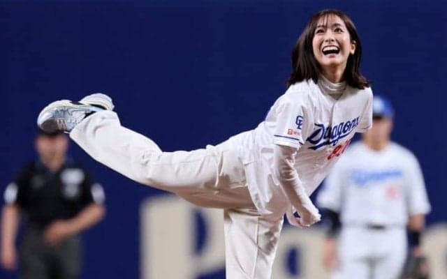 「どちゃくそ可愛い！」バンテリンドームに降り立った＂ドラファン＂大人気女子アナに反響止まらず　「投球フォームも美しい」