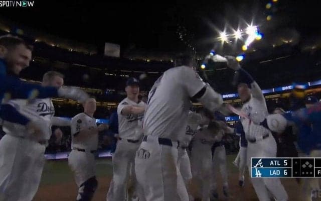 「スターすぎる」大谷翔平、自身の“ボブルヘッドデー”で劇的サヨナラアーチにスタジアム大熱狂…中継を見守ったファンも大興奮「漫画じゃん」