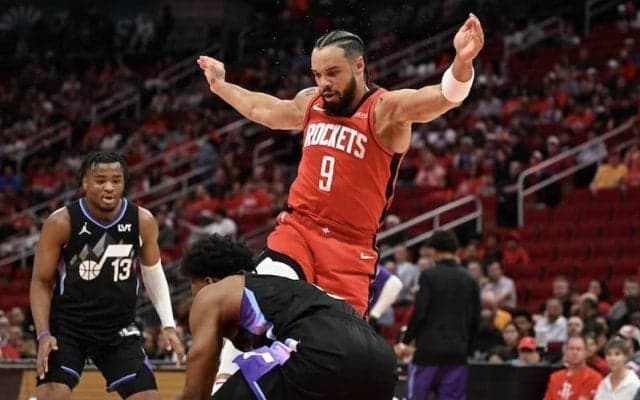 ディロン・ブルックスが対戦相手を“キック”…今季16回目のテクニカルファウル