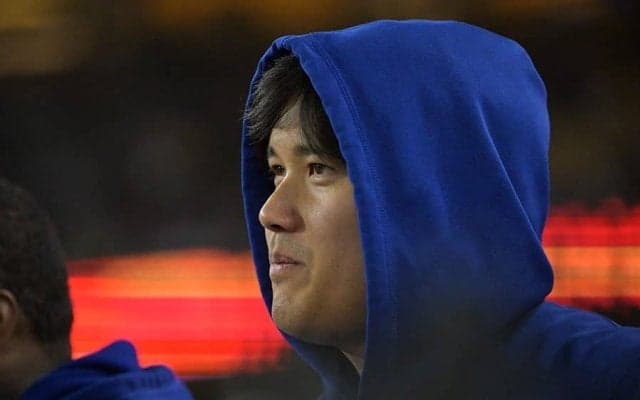 “帰宅”後すぐに…大谷がデコピン公開「眠そう笑」　人形と並ぶ表情が「なんて可愛い」