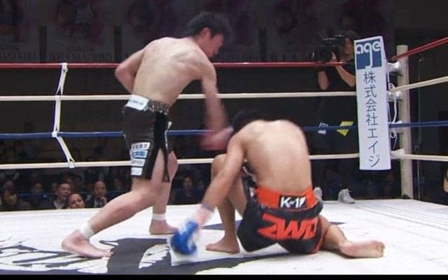 時間差で“ぐにゃり”崩れ落ちる衝撃KO 戦慄の左ストレートをズドン 階級を超えたタイトルマッチにファン熱狂