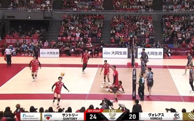 もはやバレーではない…華麗な足技！ 人気選手が見せたファン垂涎の“キック技術”が話題