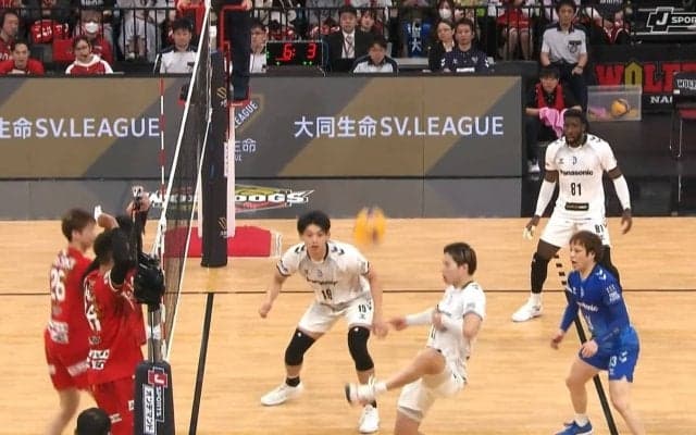 まるで久保建英！？ 男子バレー、エースが見せた華麗すぎる“足技”が話題