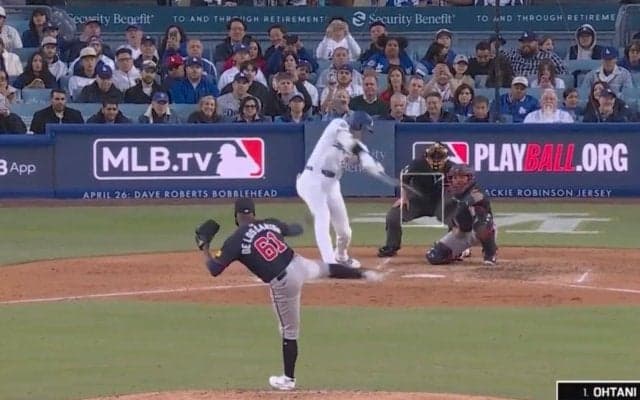 ガンガン振ってきた！大谷翔平、技あり“爆速ヒット”「オーラ全開」 初球からフルスイングの積極的打撃「これぞ大谷さん」