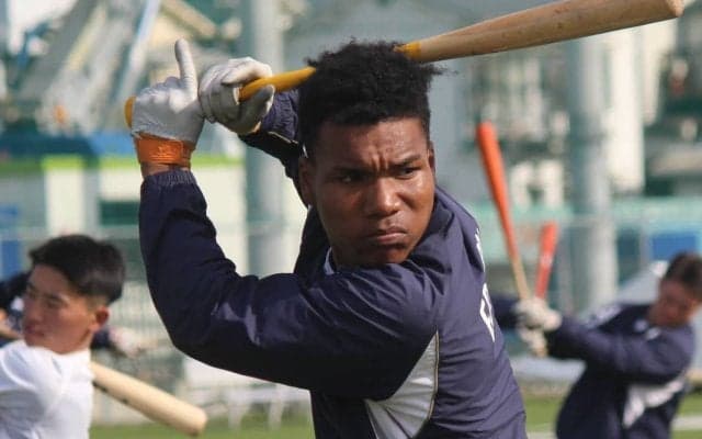 人気格闘家の弟がドラフト候補に浮上中！大学屈指のスラッガー、エドポロ・ケイン「兄が果たせなかったプロ野球選手になる！」