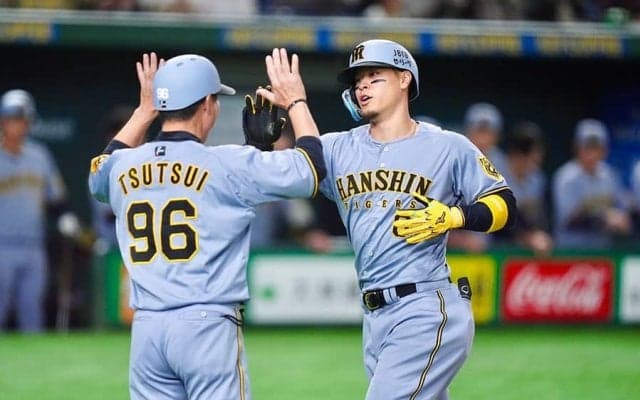 差し込まれたのに「入るのか…」　東京D騒然、佐藤輝の衝撃3号にXどよめき「えぐすぎる」