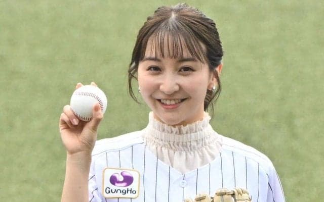ファンお馴染みの袴田彩会アナが結婚報告　白ドレスで笑顔…お相手は「野球については全く」