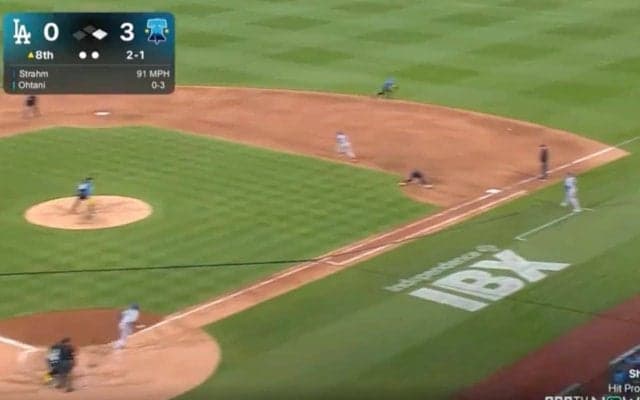 どこに飛んだ…！？ 大谷翔平、“マン振り”弾丸ヒット「怖すぎる」 相手野手の横を“爆速通過”する高速ゴロ「速すぎて見えない」