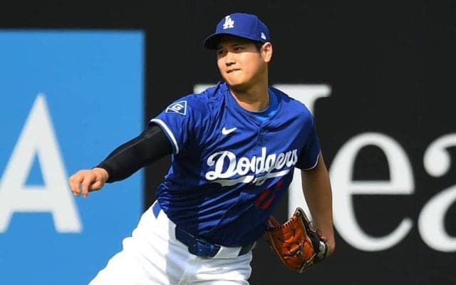 大谷翔平のブルペン投球に敵地“スタッフ”も集結　仕事を止めて撮影するほどの注目度