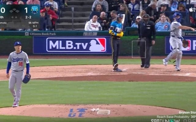 何が起きた？ 山本由伸の速球で“まさかの展開”「怖っ！」 見逃し三振した打者が不気味なリアクション「笑うしかない」