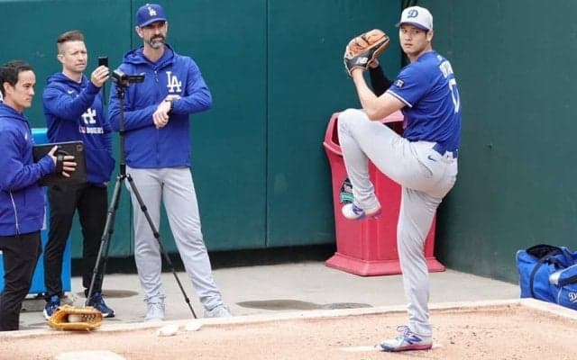 投手・大谷の実戦形式は「できる段階に到達していない」　ド軍監督が慎重姿勢のワケ