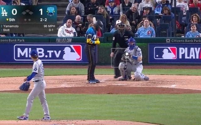 もうワケわからん！ 山本由伸に“打者が混乱”「カモられてる」 完璧投球で翻弄→思わず首を傾げる“3球三振”「これは打てん」