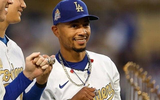 ベッツ感激「断トツ」、大谷は「グッド！」　贈呈式の舞台裏…世界一軍団の“リアルな反応”