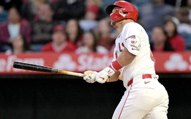 トラウトが3試合連発2ラン　130m特大アーチに本拠地熱狂…エ軍が5回までに4HRの一発攻勢