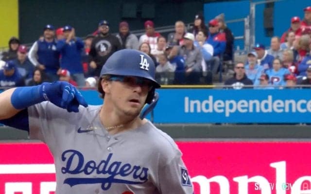 ロウキ任せろ！ド軍伏兵、佐々木朗希援護弾もツッコミ殺到！？ 話題の“大谷ポーズ”に注目「キケはピース」