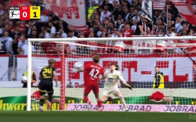 ありえない…堂安律、“神セーブ”に沈痛「いや嘘やろ」「GKうますぎ」「これは決めんと」ドルトムント守護神の超決定機ストップにスタジアム騒然