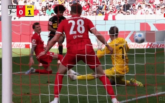 神速！ 時速110kmの“弾丸シュート”に騒然「前田大然より速いかな？」「体幹エグい」「振りが速すぎる」ドルトムントFWの急加速突破→左足一閃が話題沸騰