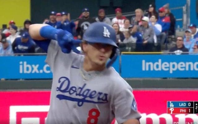 大谷さんCMじゃない…！？ ド軍“お祭り男”キケ、豪快アーチ後の\"デコルテポーズ”にファン爆笑「ノリノリで間違えてる」「いじりすぎw」