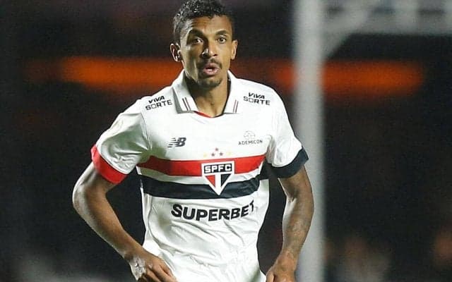 元セレソンのルイス・グスタボが肺塞栓症で緊急入院…2024シーズンから母国でプレー