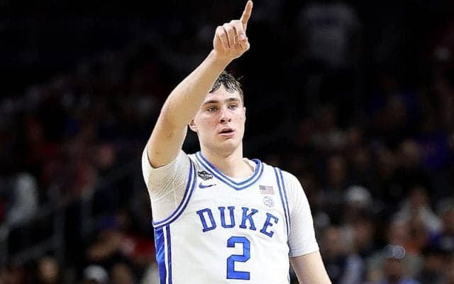 “ドラ1候補筆頭”フラッグがネイスミス賞受賞…1年生での選出は史上4人目