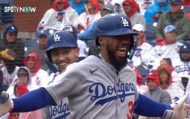 「今日はテオの日や」T・ヘルナンデス、孤軍奮闘！2打席連続HRにファン絶賛「テオさんやばすぎ」“コスデコポーズ”も披露 