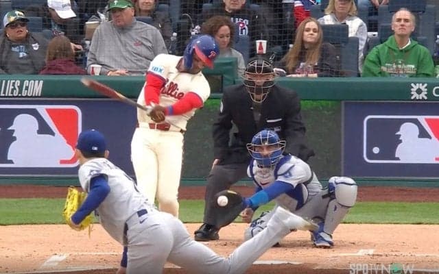 この動きはなんだ…？ 佐々木朗希、視界から消える“予測不可能な魔球”「打てるわけない」 低回転で急減速&急落下→バットのはるか下を通過「ナックルフォーク？」