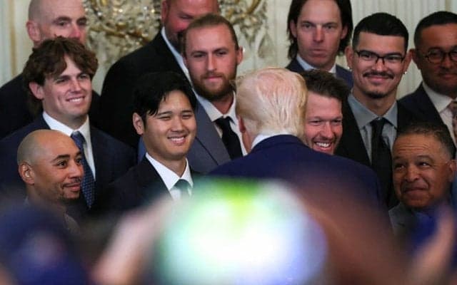 トランプ大統領、大谷翔平と握手し絶賛　“カンペ中断”で感嘆「これはすごいな」