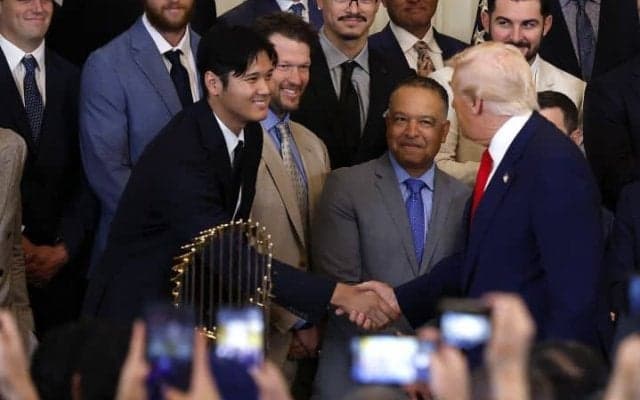 大谷翔平に「ムービースターみたいだね」トランプ米大統領が絶賛「50－50」を祝福　ドジャースがホワイトハウスを表敬訪問