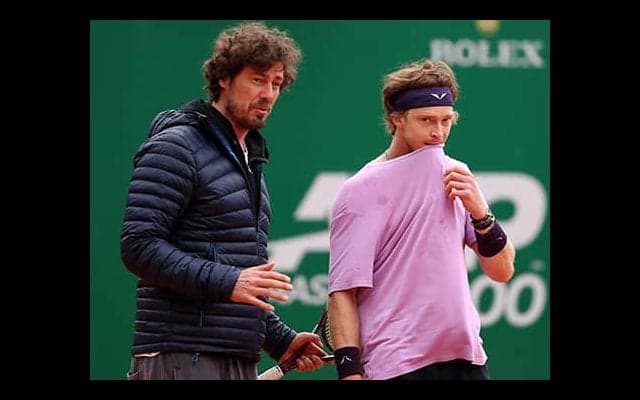  苦しむ世界9位 サフィンがチーム入り 