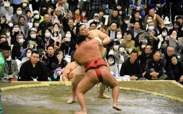 綱取りへ横綱破る　大の里　関取になって初の地元巡業