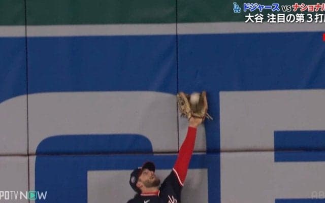 「一瞬入ってた？」大谷翔平の特大三塁打で“ファインプレー未遂”…相手外野手の悔しそうなリアクションが話題「危うくヒットが損に」