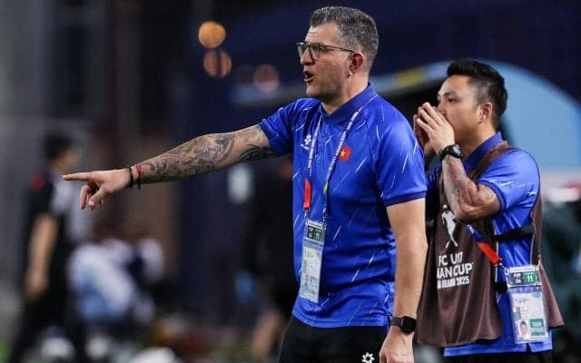 「これは戦略」劇的PKで日本から勝利を奪ったベトナム、ローランド監督は任務遂行の選手たちを称える「全員が理解している」