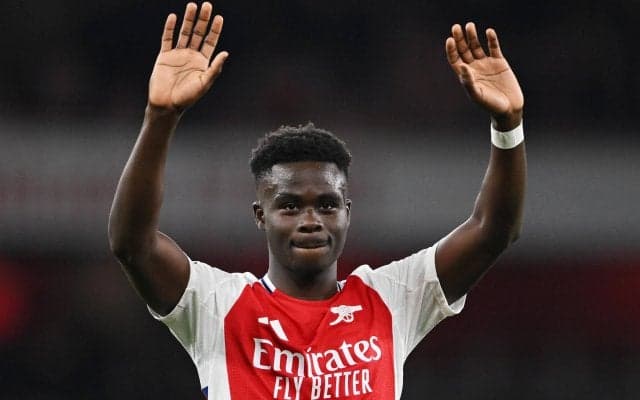 「急ぐ必要はない」復帰したアーセナルのエースFWサカ、クラブ愛を語る「このバッジをつけて優勝したい」