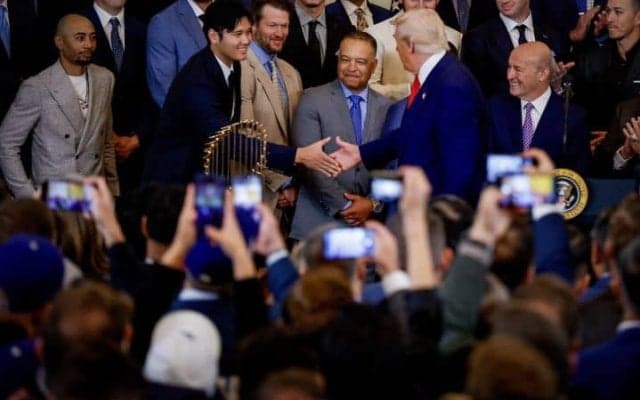 大谷翔平は「先生の話を聞いていない小学生のよう」トランプ米大統領の演説中にベッツと共に「遊びすぎていた」米メディア指摘