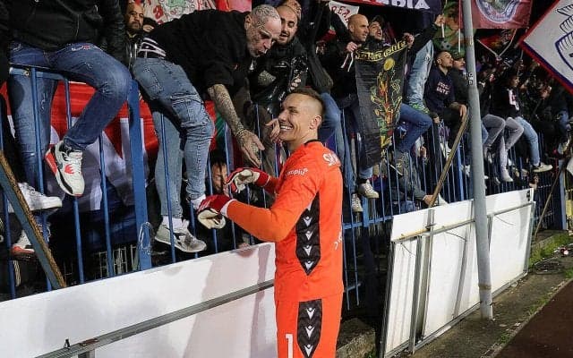 ボローニャの守護神スコルプスキが来季も残留！　クラブが延長OP行使