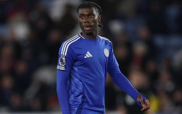 プレミアリーグで1人だけ無地のユニフォーム、レスターでデビューしたMFの驚くべき理由