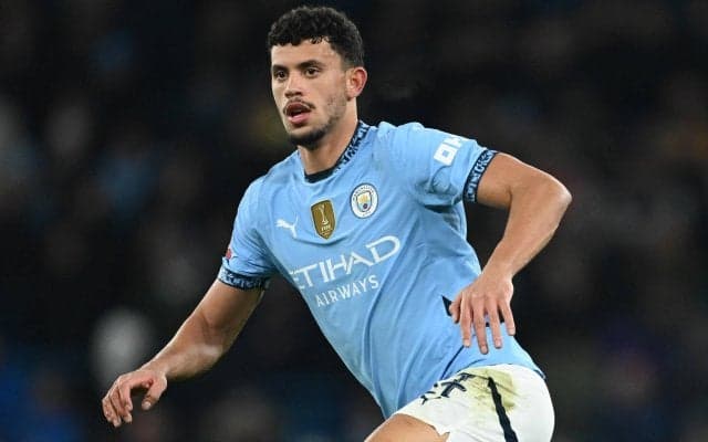 「冷静さを保つ能力が足りない」グアルディオラ監督が100億円を出して獲得したMFに見切り、サイドバックとして再生中「良い右SBになれる」