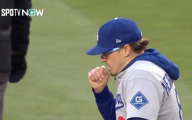 大谷翔平も「It''s cold！」気温6度のドジャース戦で異例光景…キケらナインが一様に“寒すぎる”リアクション連発
