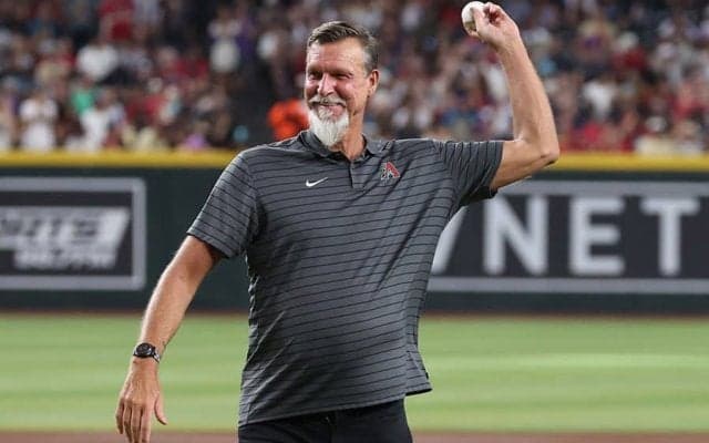 東京の地下道で“問題発生”　伝説の男の悩み…SNS爆笑「世界がついていけてない」