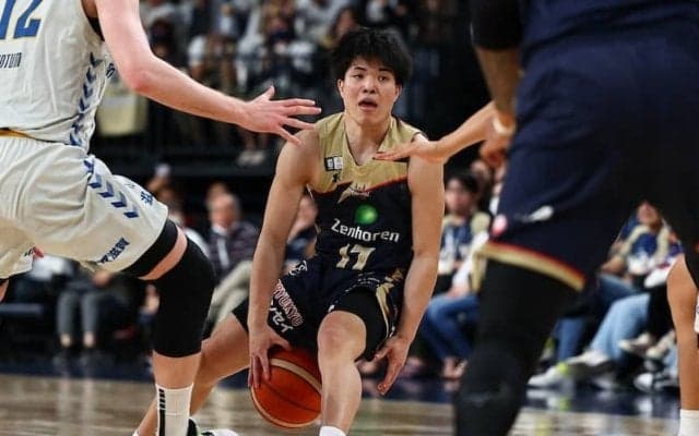 琉球ゴールデンキングスが100点ゲーム快勝でCS進出決定…崎濱秀斗が3ポイントでホーム初得点