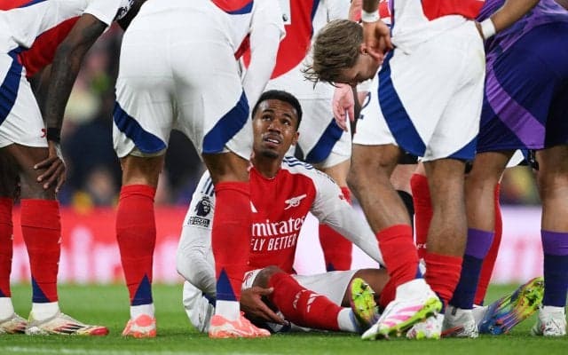 「4カ月失うことに」今季絶望となったアーセナルDFガブリエウの離脱期間判明、アルテタ監督は代役のキヴィオルを称賛「これは偶然ではない」