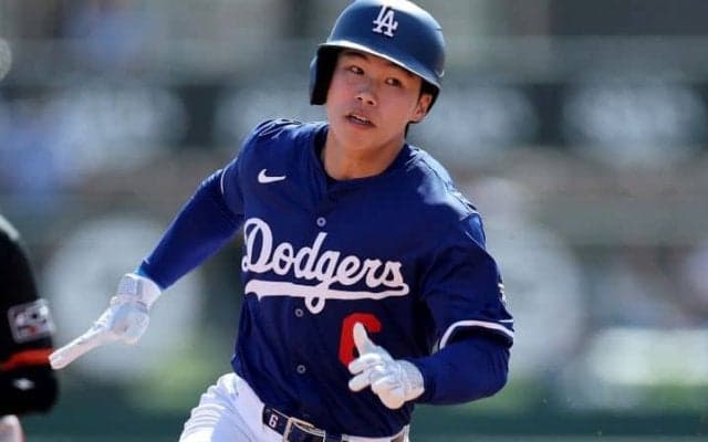 韓国の＂逸材＂キム・ヘソンは昇格間近か　米メディアも注目「ドジャースは長年の内野手をセンターで使えるか、試している」